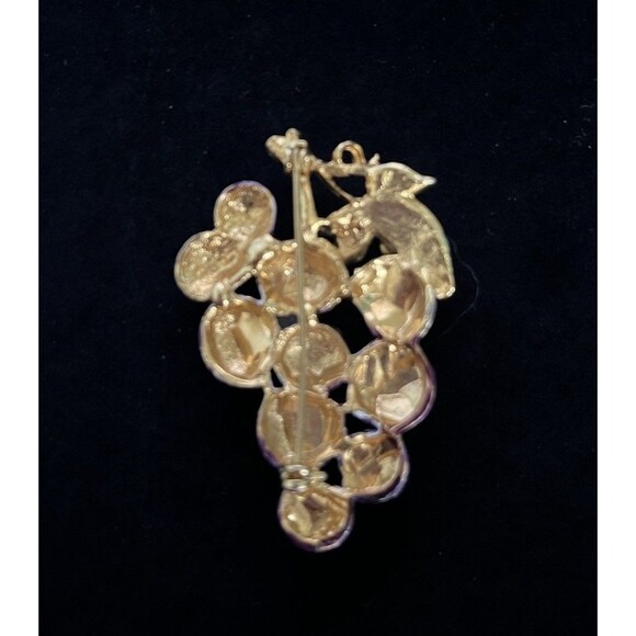 Vintage Purple Grape Cluster Gold Tone Brooch Pin 2" Tall - Picture 4 of 5